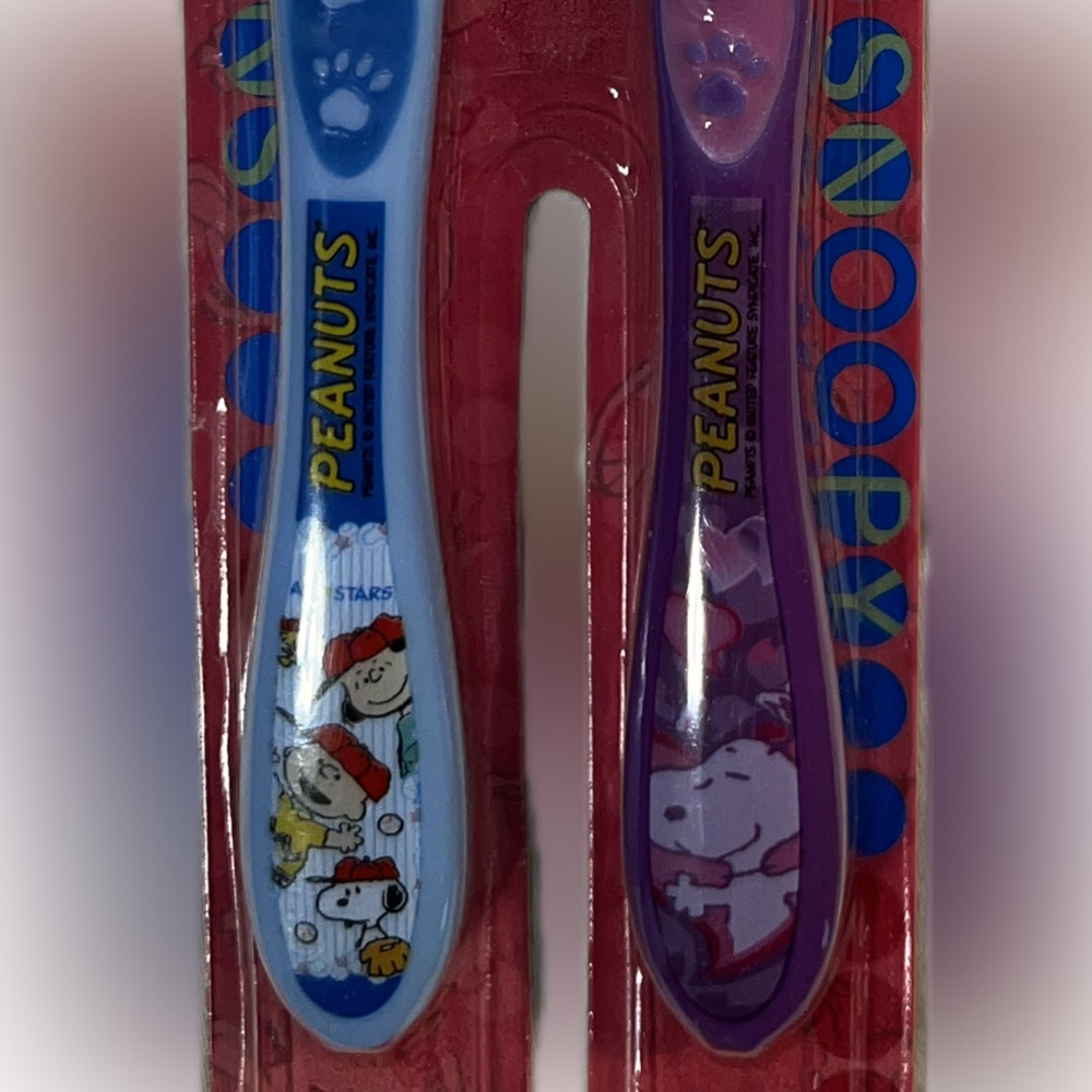 ❌NEW Snoopy & Gang Peanuts 2 Pk Toothbrushes Vintage Soft Kids Collectible - Picture 3 of 8